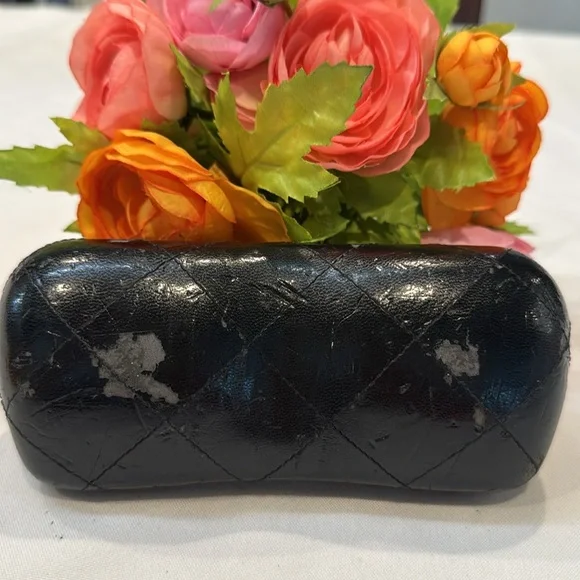 Authentic CHANEL sunglasses case display picture 1